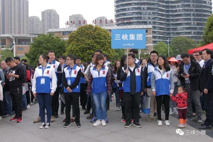 三峡集团青年自愿者助力中华鲟放流活动 
