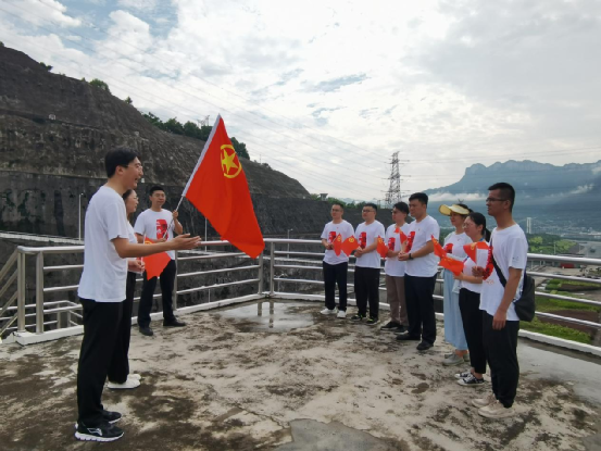 切记首脑嘱托、传承三峡精神，，，，争做奋进“两翼齐飞”突击队 