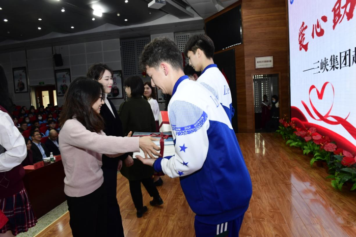 北京地区团委赴通州区潞河中学开展爱心助学青年自愿服务活动 