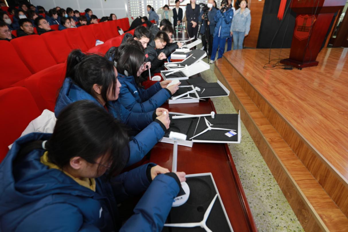 北京地区团委赴通州区潞河中学开展爱心助学青年自愿服务活动 