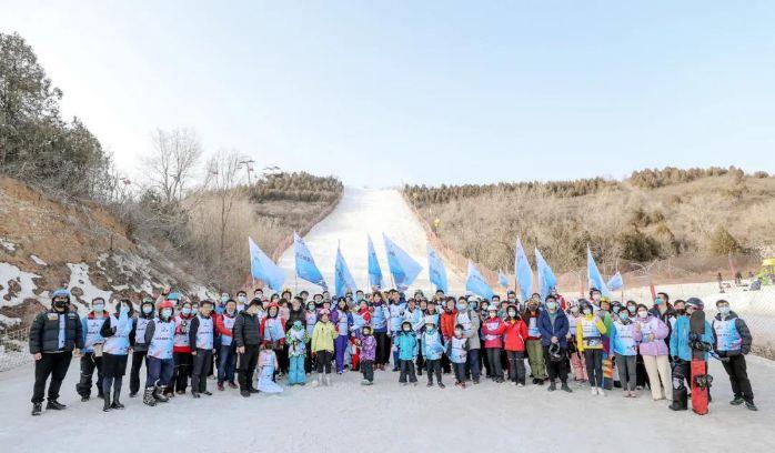 三峡集团冰雪运动协会举行“迎冬奥上冰雪”启动活动 