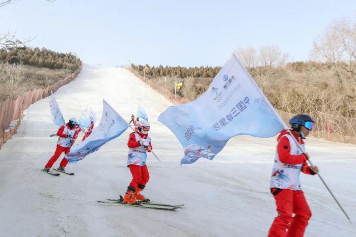 三峡集团冰雪运动协会举行“迎冬奥上冰雪”启动活动 