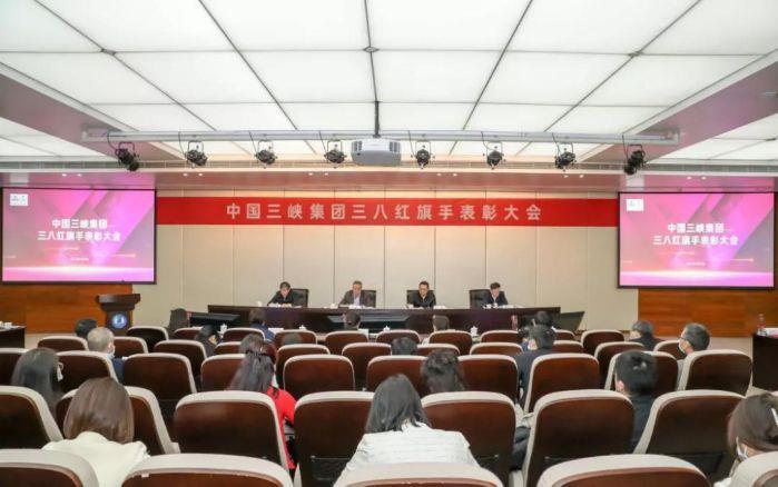 奋斗的人生最精彩，，拼搏的女性最漂亮 