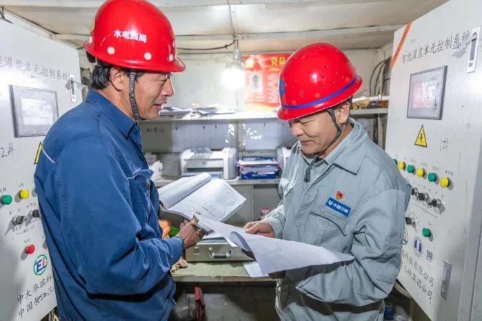 “白鹤亮翅，，，，能手过招”，，，，这里有一个水电“江湖” 