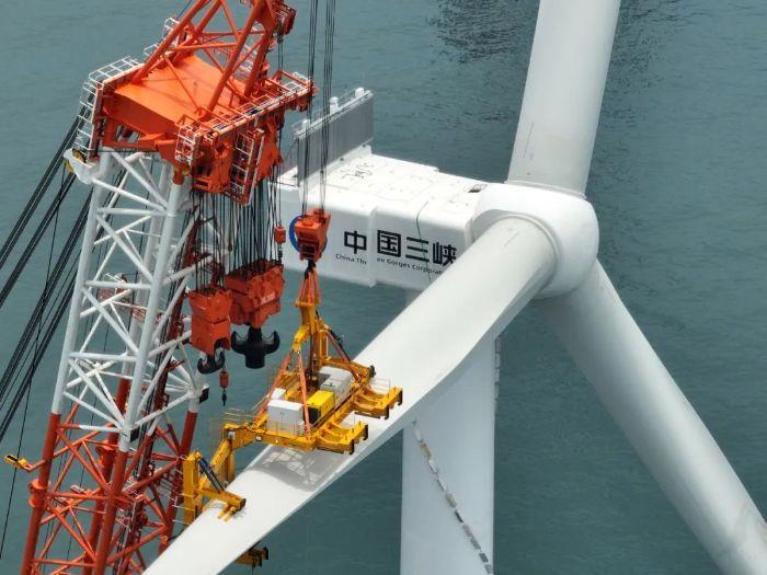 海上起吊16兆瓦大风机有多灾？？且看“白鹤滩”号如履平地 