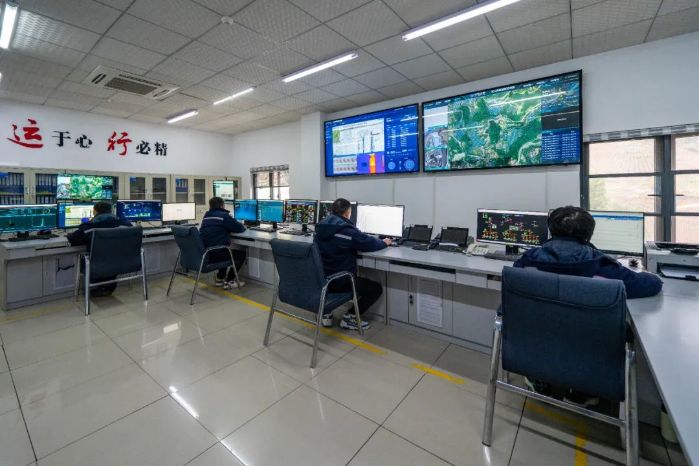 三峡人给绿色能源装上“智能大脑” 