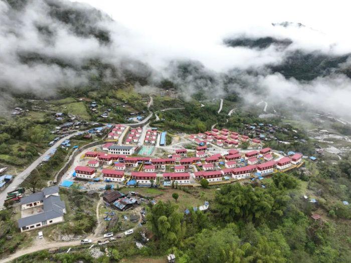 买通热带雨林里的“致富路” 