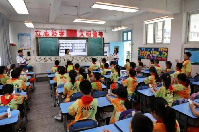 长江大；；；ぷ栽阜务同盟开展系列活动 