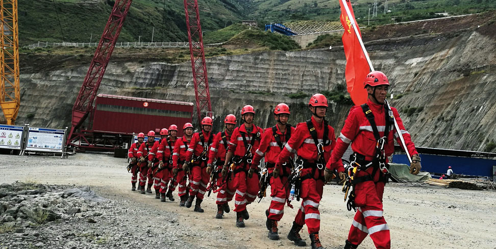 资产治理与基地服务 